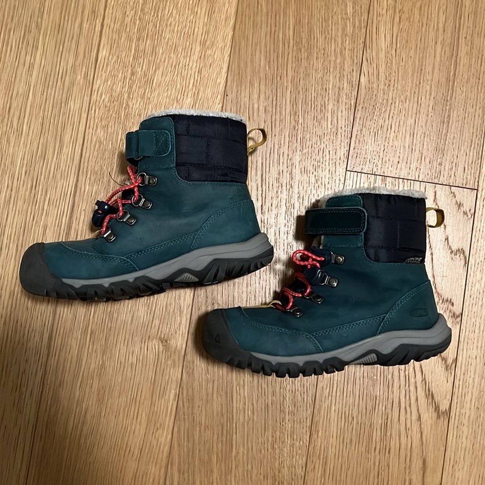 Keen snow boots, size 12